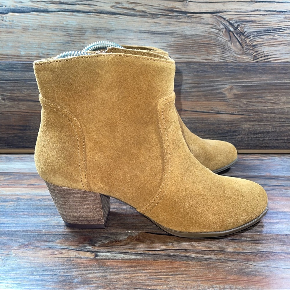 New Sole Society Brown Tobacco Suede ankle boots womens shoe size 6